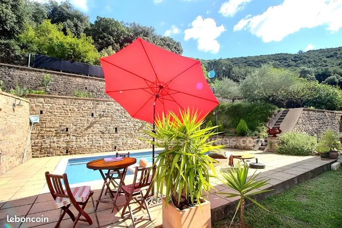 Propriété 10 pièces 240 m²