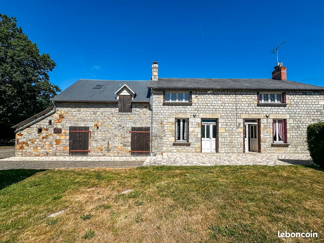 Maison 6 pièces 145 m² · à Saint-Georges-de-Rouelley · 145 m² · 135 000 €