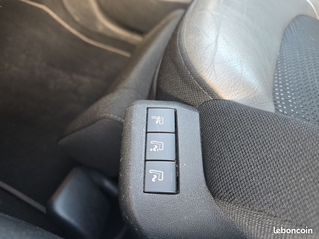 CITROEN C4 PICASSO BlueHDi 150 SS Shine / *1ère main entretien complet attelage (image 19)