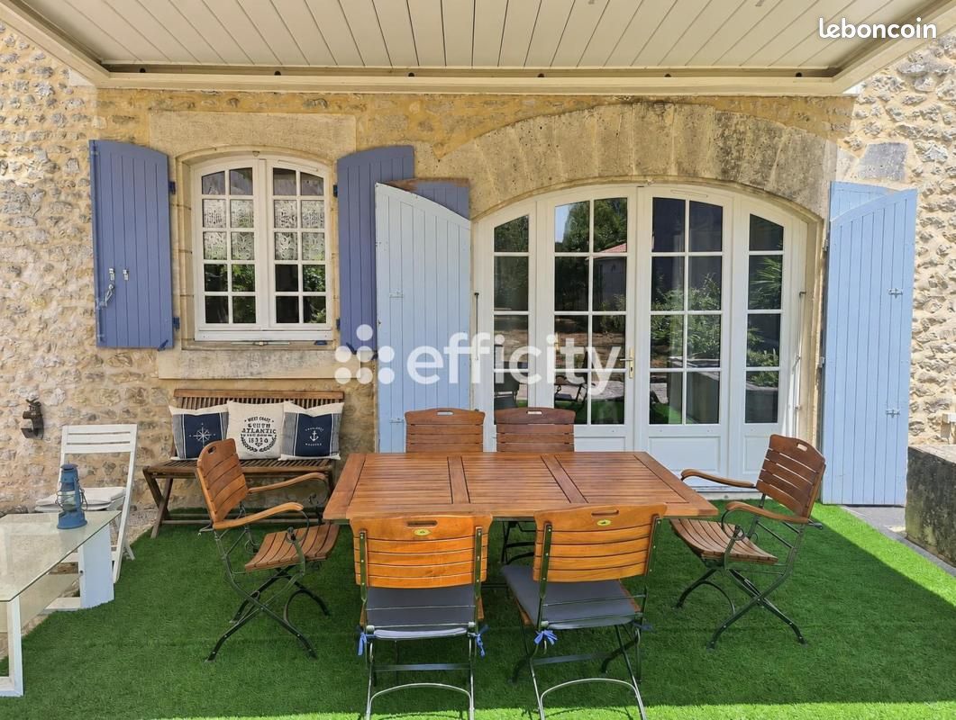 Maison 6 pièces 204 m² · à Loulay · 204 m² · 268 000 €
