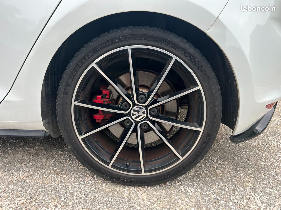 VOLKSWAGEN GOLF 7 GTI 2.0 TFSI 16V 265 ch Club Sport Toit Ouvrant Sièges Récaro GPS Garantie 12 mois (image 17)
