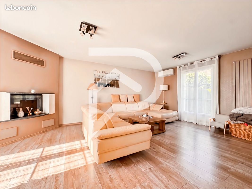 Maison 7 pièces 152 m² · à Abbeville-Saint-Lucien · 152 m² · 325 000 €