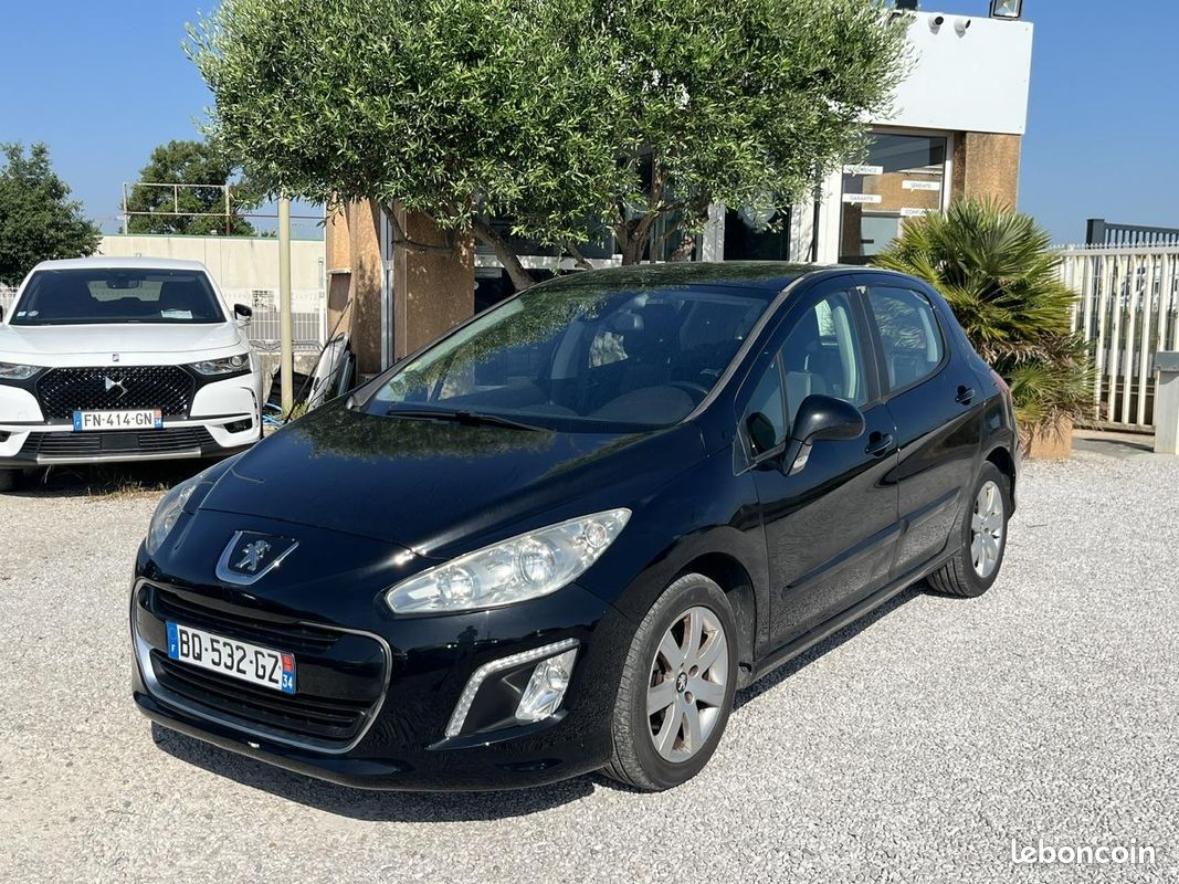 PEUGEOT 308 1.6 e-HDi - 112 CV BERLINE ALLURE PHASE 2 / CLIM AUTO / REGULATEUR / JANTES (image 1)