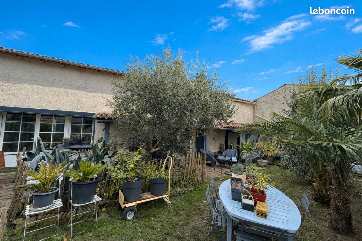 Maison 6 pièces 198 m² · à Surgères · 198 m² · 353 425 €
