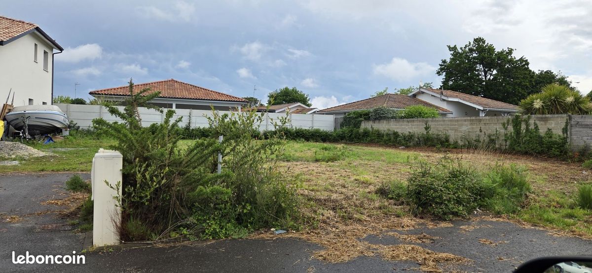 Terrain à bâtir de 557 m² à PARENTIS-EN-BORN (40) · 172 000 €