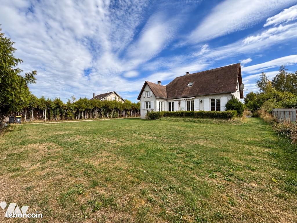 Maison 8 pièces 170 m² · à Thiers-sur-Thève · 170 m² · 388 500 €