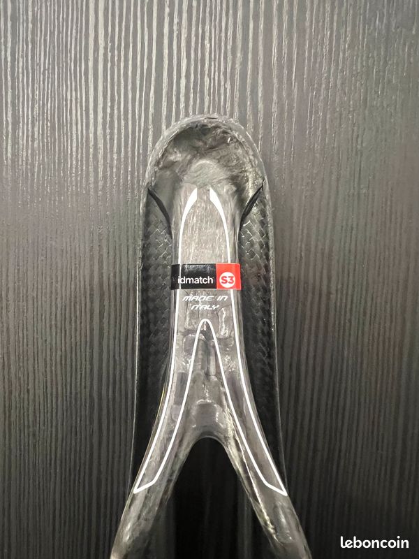 Selle Vélo Carbone Selle San Marco Kronos Tekno Flow - L 145x265 Mm - 220g - Rails Carbone