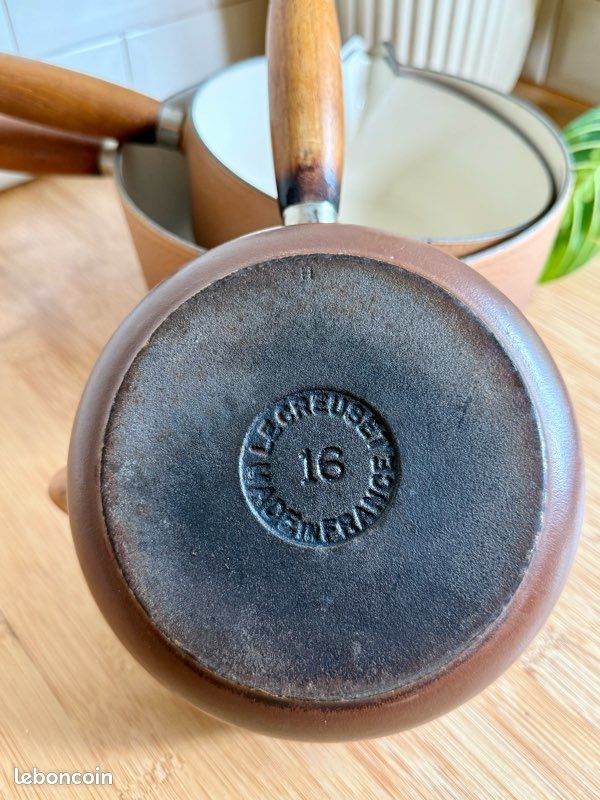 Casserole Le Creuset N°17 – Fonte émaillée Grise – Manche Teck – Avec Couvercle