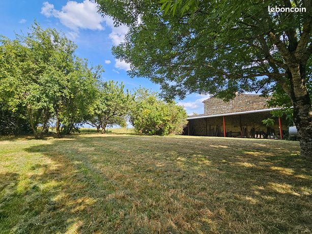 Terrain 1255 m² EGLISENEUVE PRES BILLOM