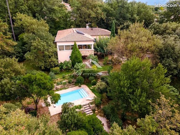 Maison 8 pièces 266 m²