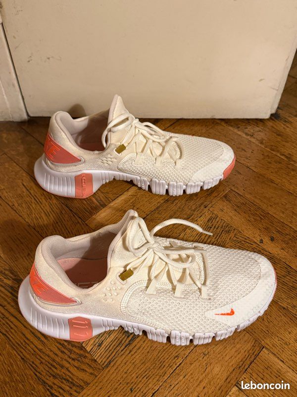 Basket Nike femme blanche/orange fluo Chaussures