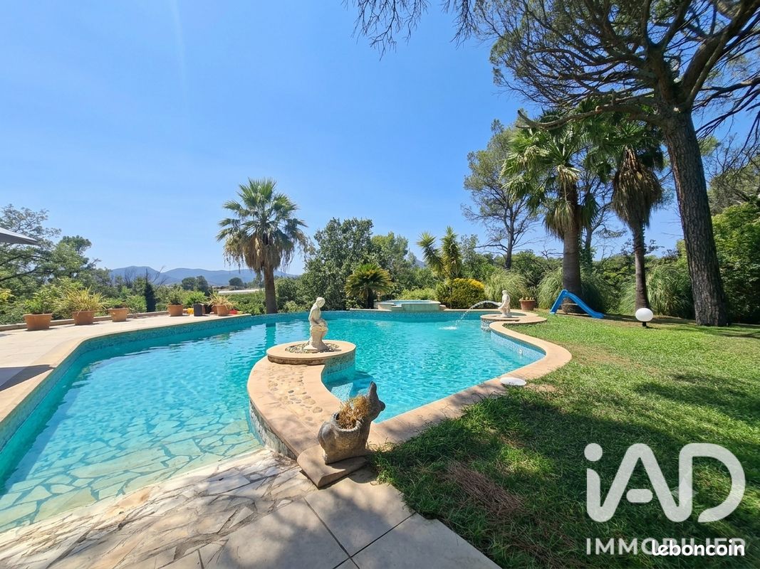 Maison 10 pièces 300 m² · à Roquebrune-sur-Argens · 300 m² · 1 470 000 €
