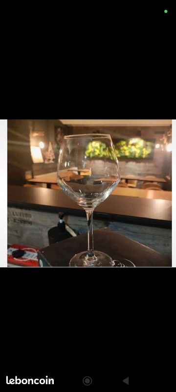 Verres à vin (image 1)