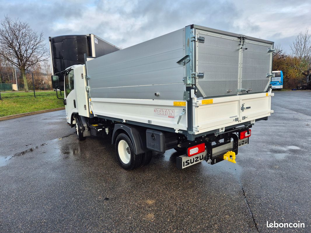 NOUVEAU ISUZU M27 3L 150Ch benne + rehausse + porte universelle type paysagiste (image 4)