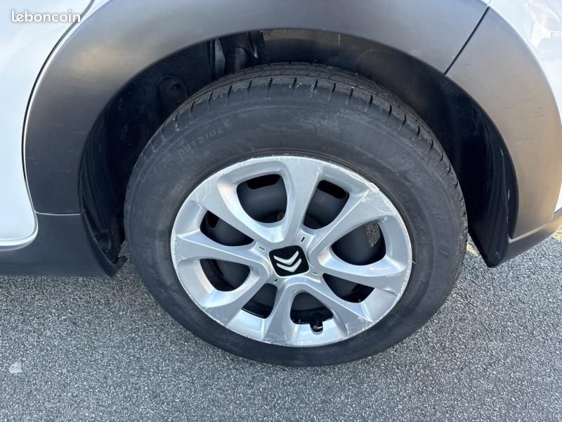 Citroen C3 1.2 PureTech 83ch S&S Feel 122-123g (image 6)