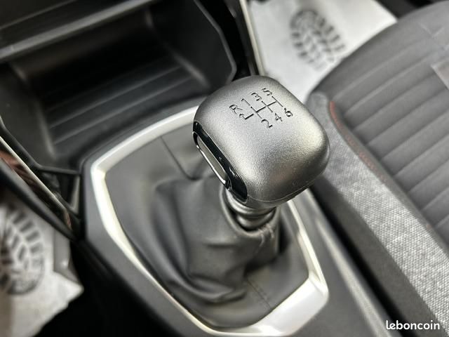 PEUGEOT 2008 BlueHDi 130 S&S BVM6 Allure (image 17)