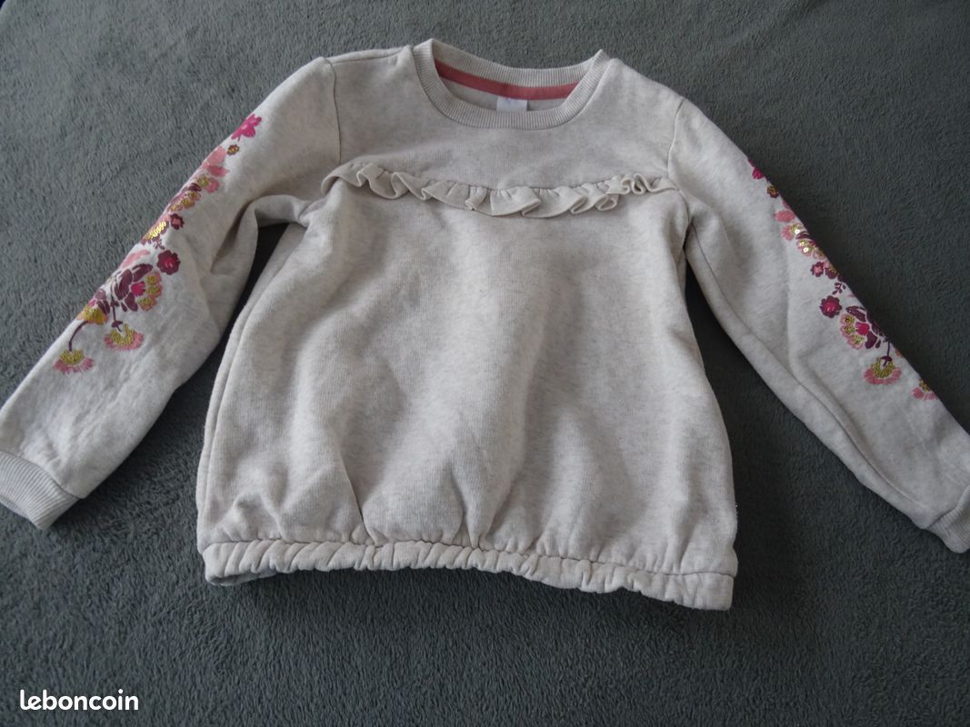 Pull fille taille 6 ans (image 1)