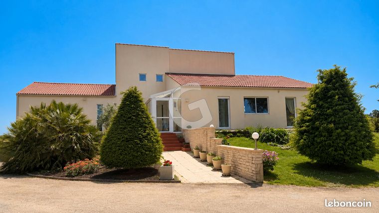 Villa 5 pièces 297 m²