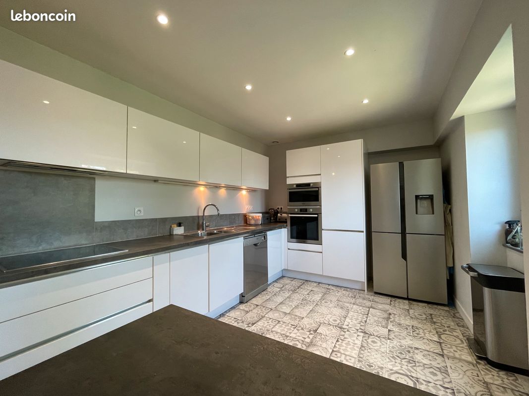 Appartement 4 pièces 150 m² · à Castres · 150 m² · 1 150 €/mois