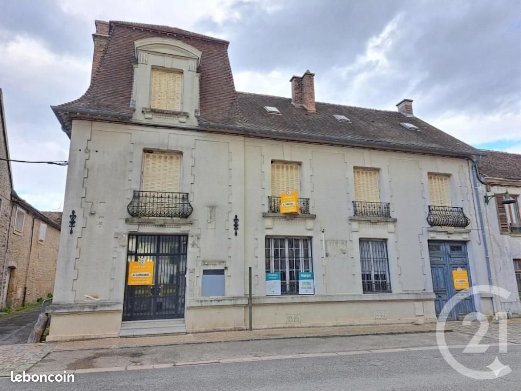 Maison 13 pièces 333 m² · à La Chapelle-la-Reine · 333 m² · 330 000 €