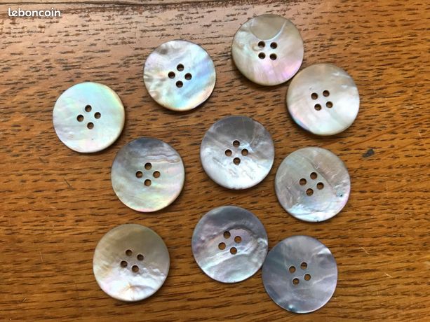 Lot De 7 Boutons Vintage Haut Bord Gris Nacré - Trou 1,7 Cm - Réf. 2993 - Occasion