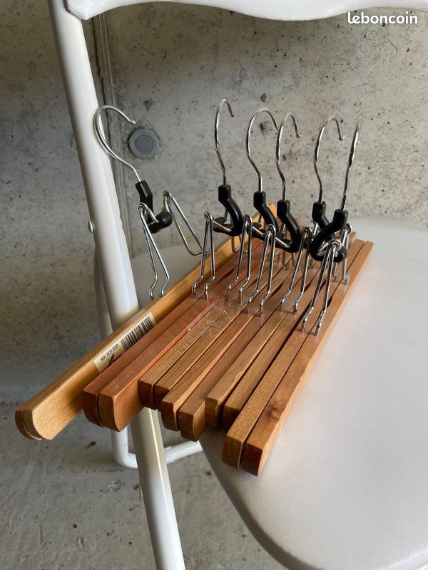 Cintres pince bois (image 1)