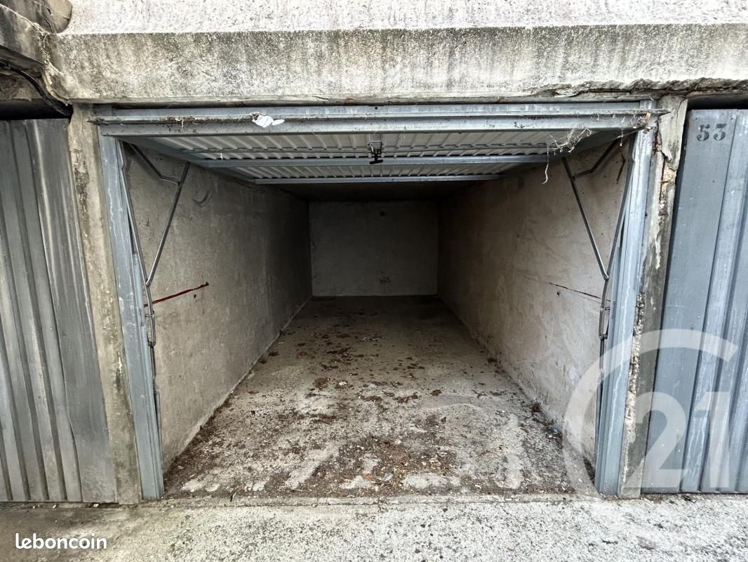 Parking 14 m² · à Dammarie-les-Lys · 14 m² · 12 000 €