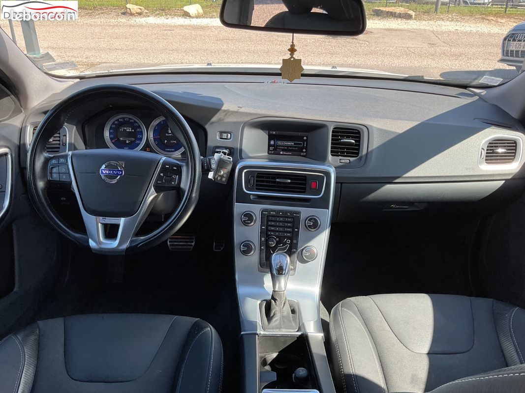 VOLVO V60 T5 240 ch R-design Powershift A (image 17)