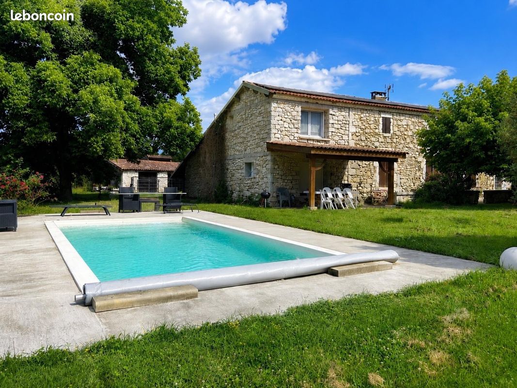Maison 6 pièces 198 m² · à Sainte-Colombe-en-Bruilhois · 198 m² · 399 000 €