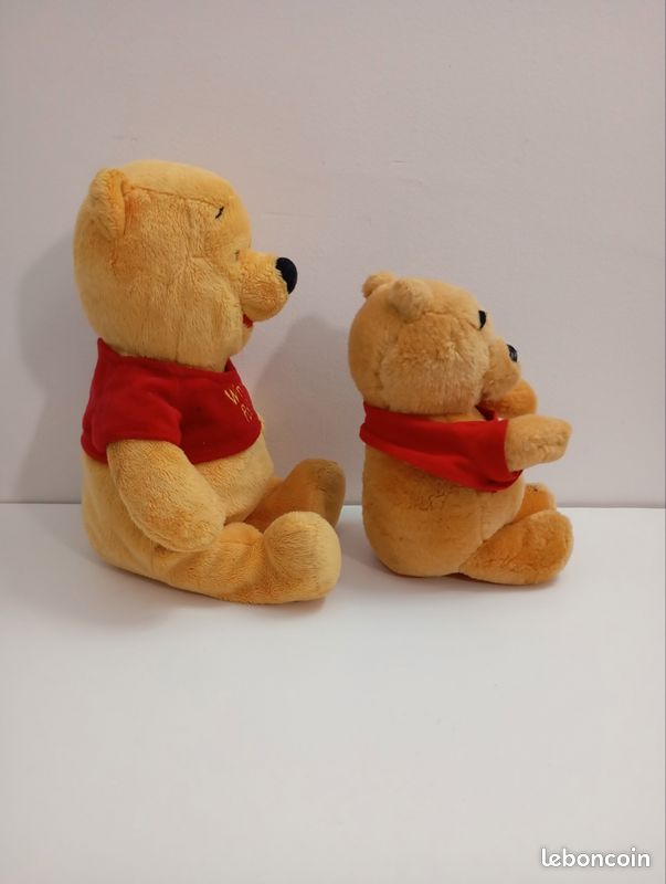 Lot 2 peluches Winnie l’Ourson Disney 30 cm et 23 cm (image 2)