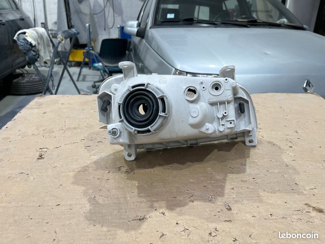 Phare avant gauche TOYOTA RAV 4 année 2000 (image 2)