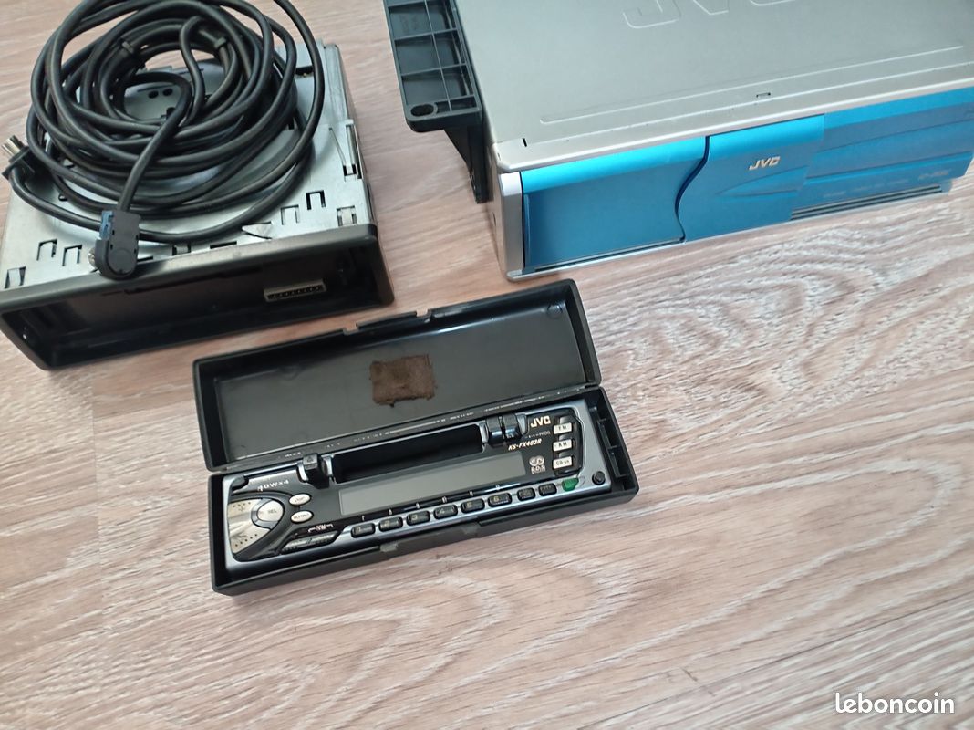 Auto radio JVC avec chargeur 12 CD (image 1)