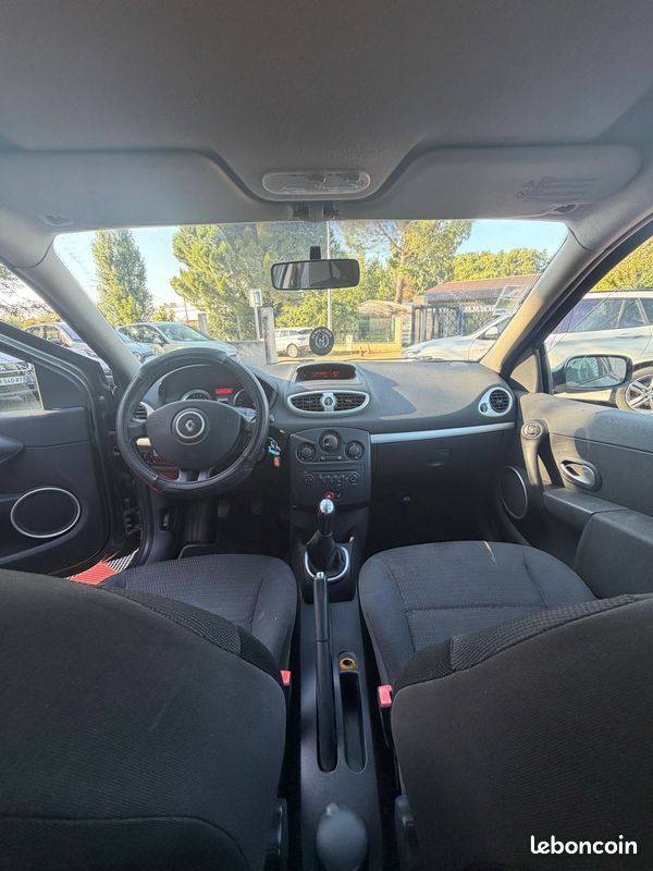 Renault clio III 3 1.2 TCE 100 - Faible KM - Attelage (image 3)