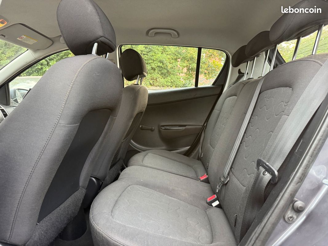 Hyundai i20 / 1.4 CRDi 90Ch / 6 Vitesses / Série WAVE / 133 481Kms / Clim / Jantes (image 11)