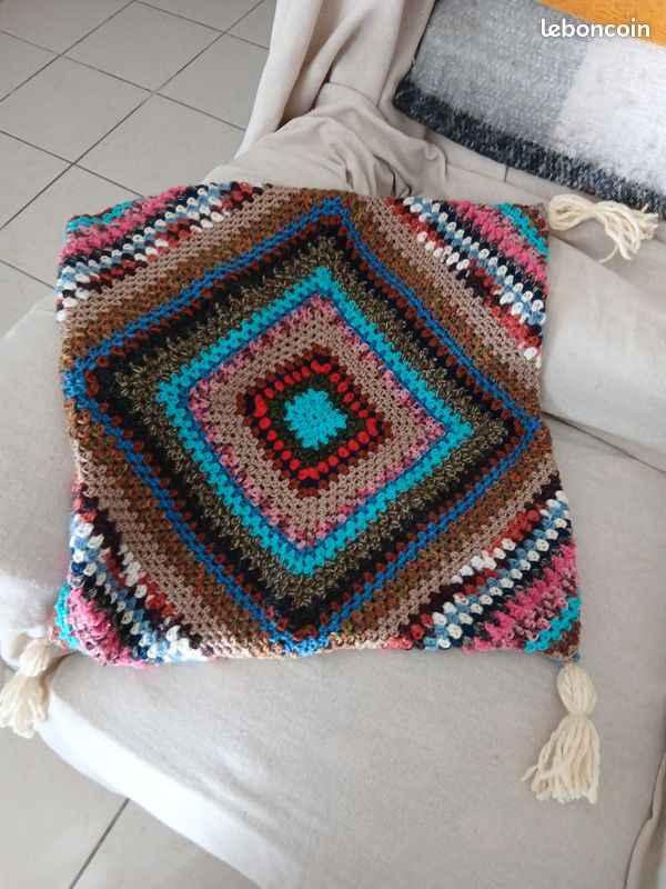 coussin fleurs crochet - Marie Claire