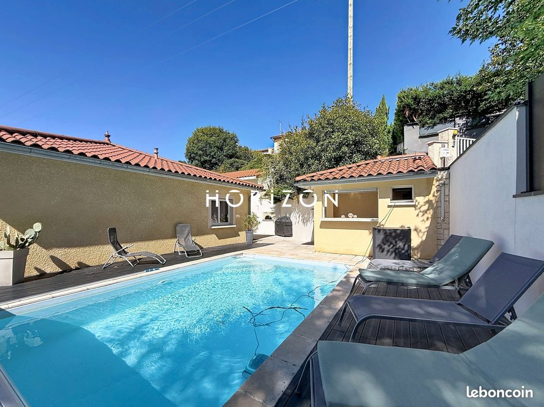 Maison 7 pièces 230 m² · à Châtillon-sur-Chalaronne · 230 m² · 445 000 €