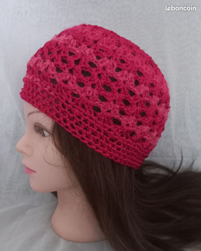 Bonnet femme rose fuchsia avec paillettes fait main au crochet (image 1)
