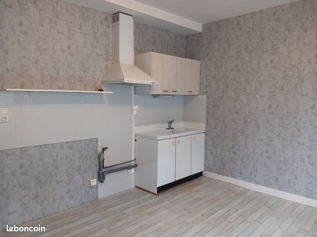Immeuble 135 m² Ruffec (image 6)
