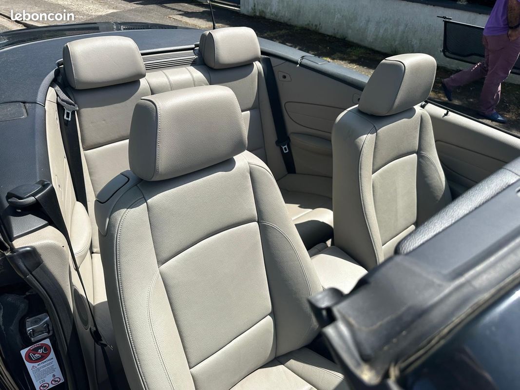 BMW SERIE 1 CABRIOLET E88 118d 143 ch Confort A (image 13)