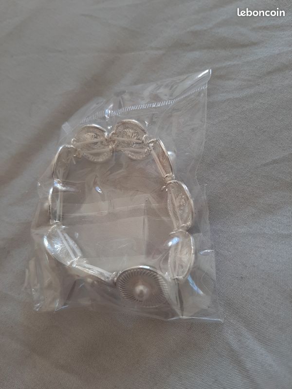 Bracelet (image 1)