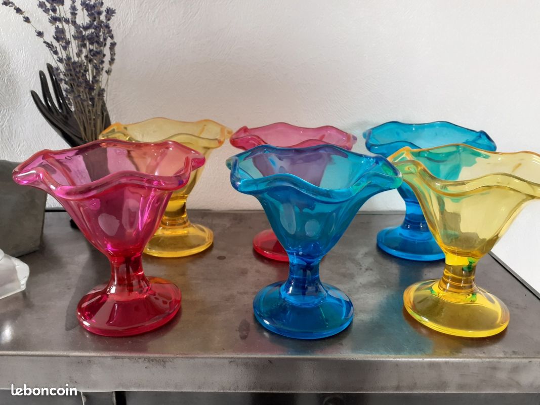 Coupe a glaces vintage translucide (image 1)
