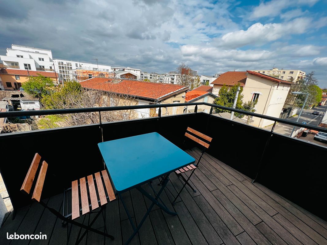 Appartement 2 pièces 45 m² · à Vénissieux · 45 m² · 885 €