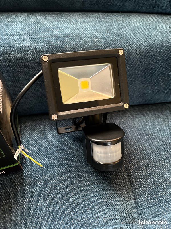 Spot extérieur led 10w avec détection (image 1)