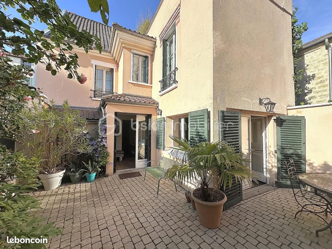 Maison 6 pièces 150 m² · à Saint-Germain-en-Laye · 150 m² · 885 000 €