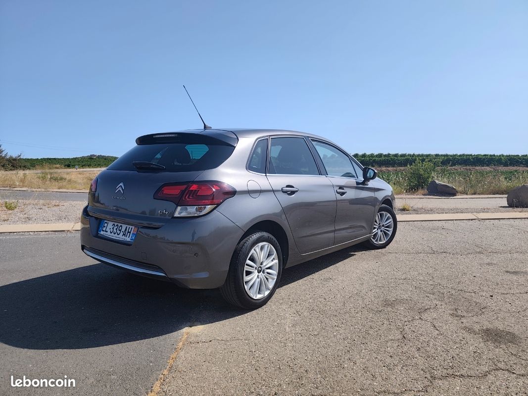Citroen C4 1.2 110CV Millenium 2017 carplay / très bon état / reprise possible / garantie (image 2)