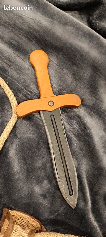 Accessoire en bois déguisement chevalier (image 4)