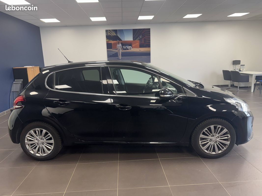 PEUGEOT 208 PureTech 82ch S&S BVM5 6.2 Evap Allure (image 4)