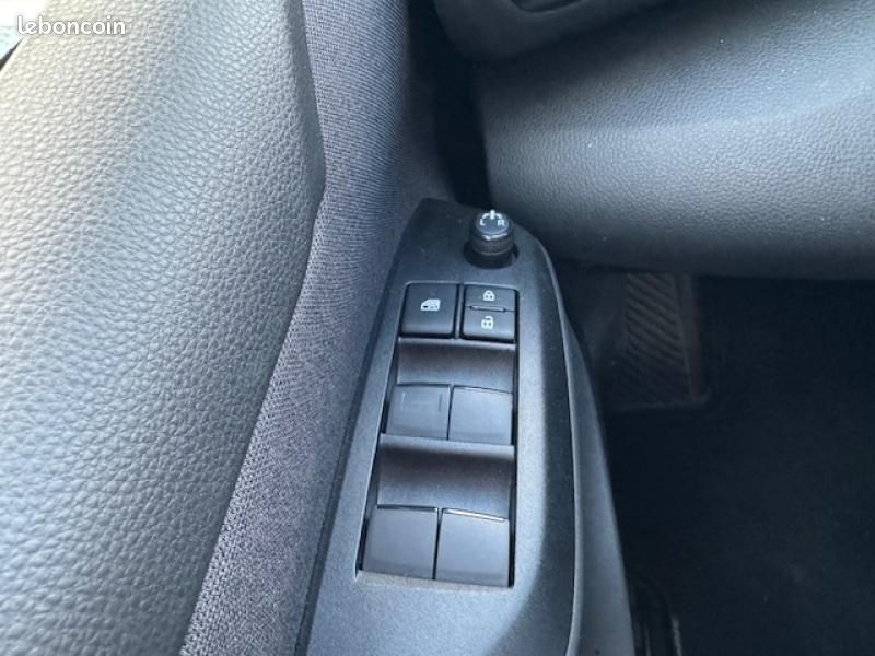 Toyota Yaris 116h Design 5p MC24 (image 16)