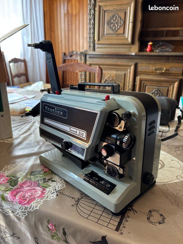 Projecteur De Cinéma Vintage Heurtier International Super 8 240 - Menthe - 1974