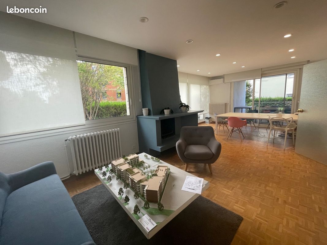 Maison 10 pièces 210 m² · à Toulouse · 210 m² · 2 400 €/mois